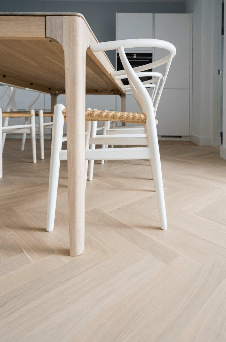 Паркетная доска Floor`360 Дуб HERRINGBONE Crema Под елку 470 мм Лак
