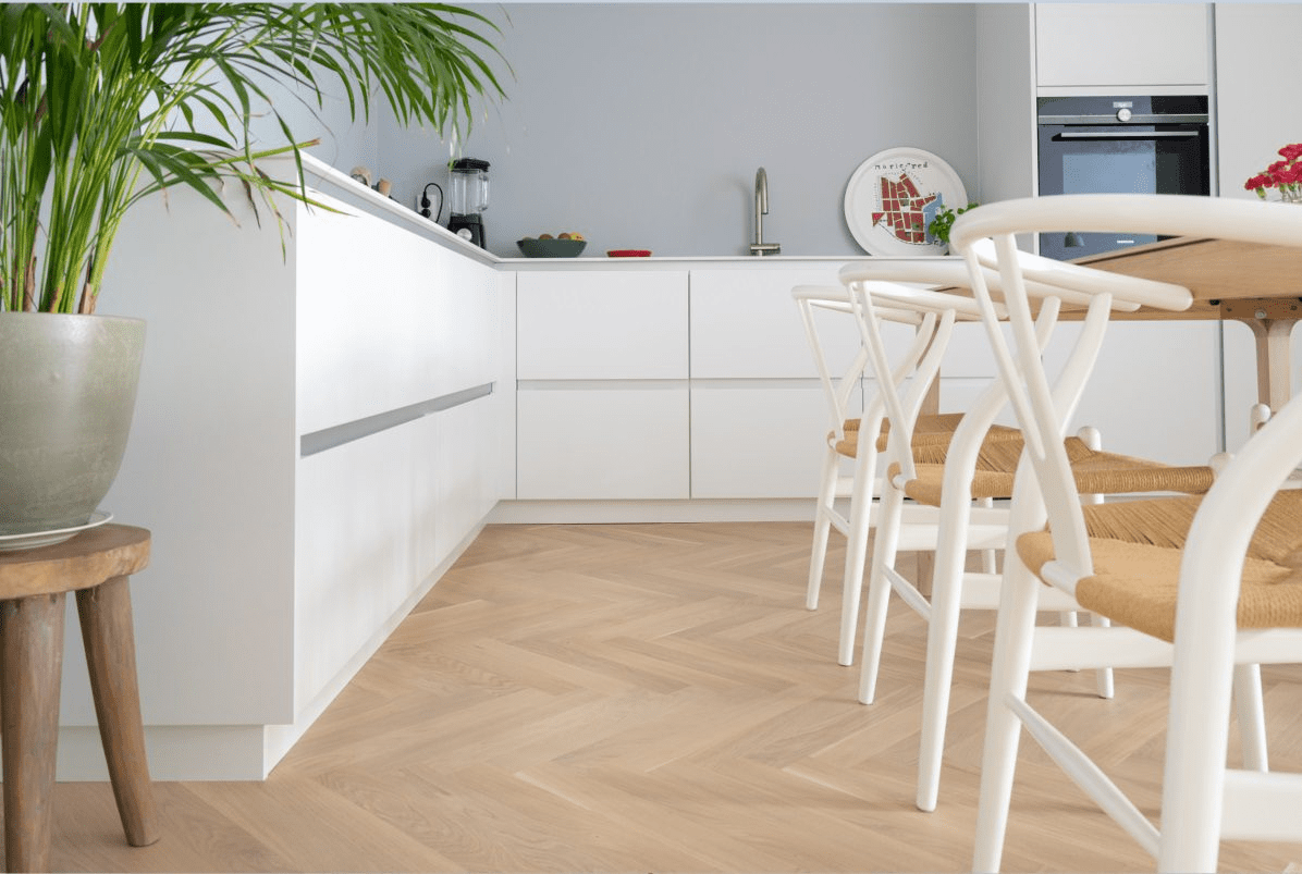 Паркетна дошка Floor`360 Дуб HERRINGBONE (Ялинка) Crema 470 мм Лак